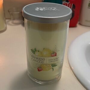 Yankee Candle Iced Berry Lemonade in Cream